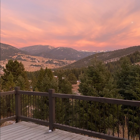 Hello from the mountains!🏔🤍🍍 - Picture 2 of 3